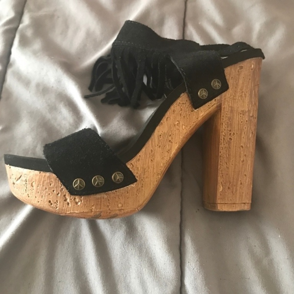 Groove - Picture 2 of 5